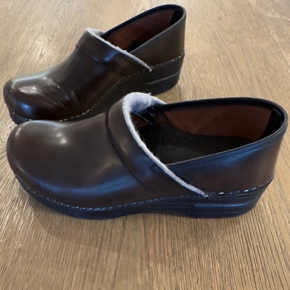 Dansko Shoes - Dansko Professional Brown Leather Clogs-Comfort Women's Size Narrow‎ 39-US 8.5-9